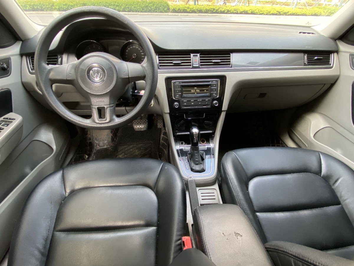 Volkswagen Bora 2013 car image #11