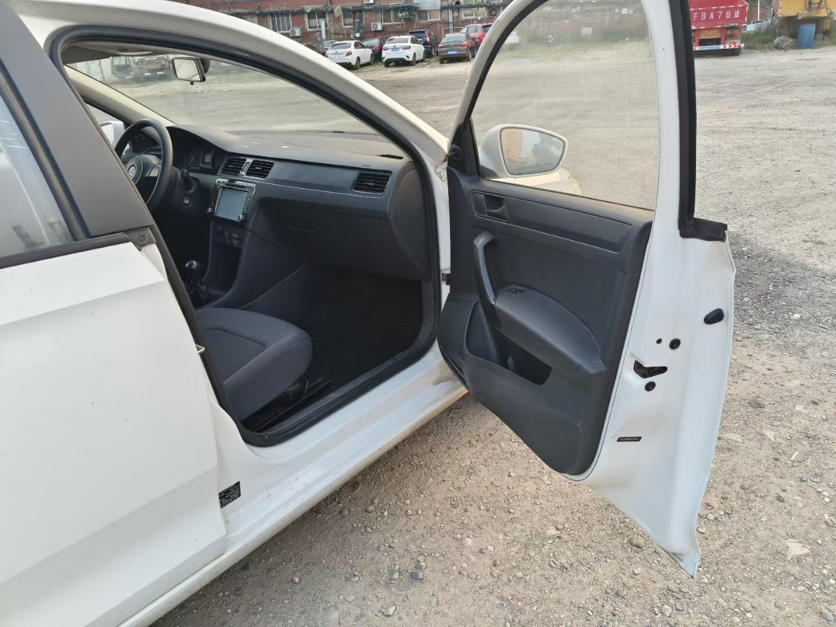 Volkswagen Santana 2015 car image #8
