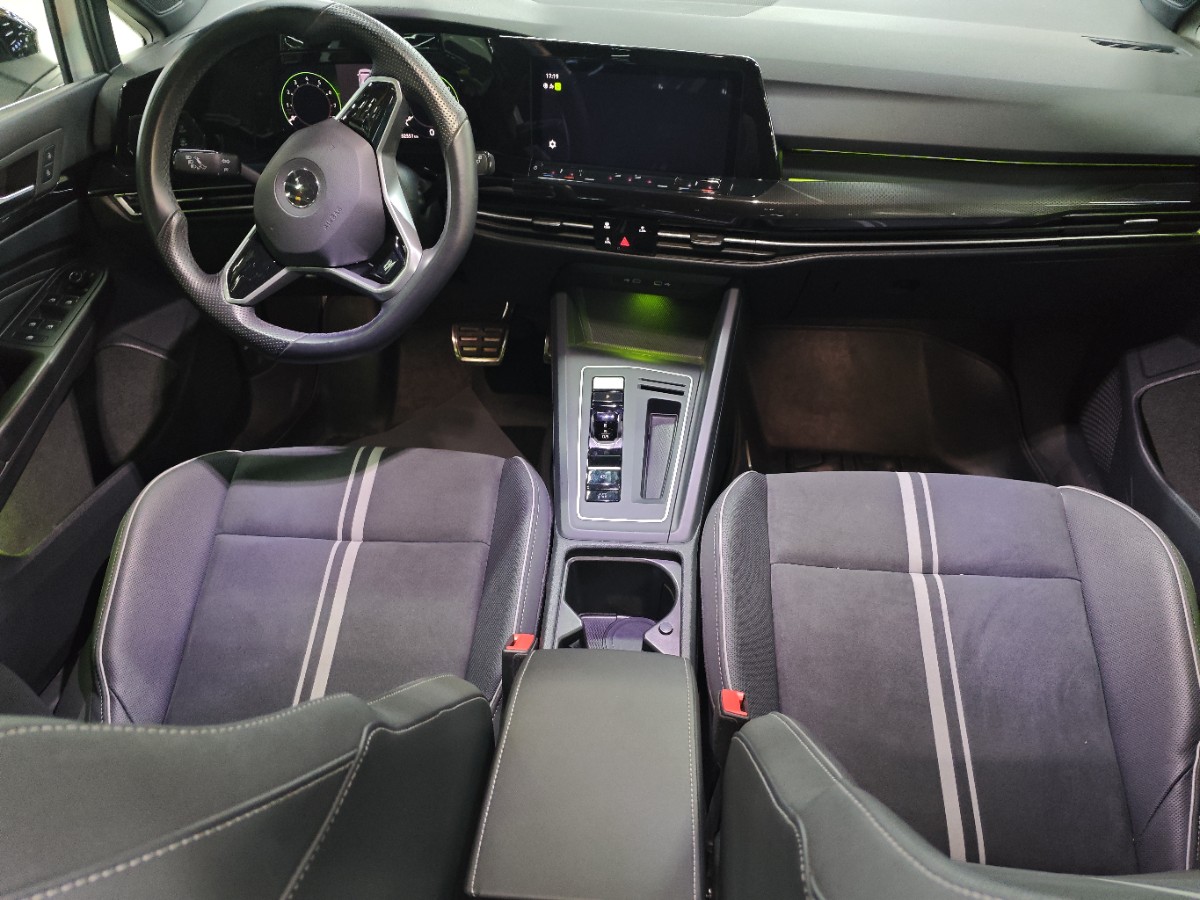 Volkswagen Golf 2022 car image #3