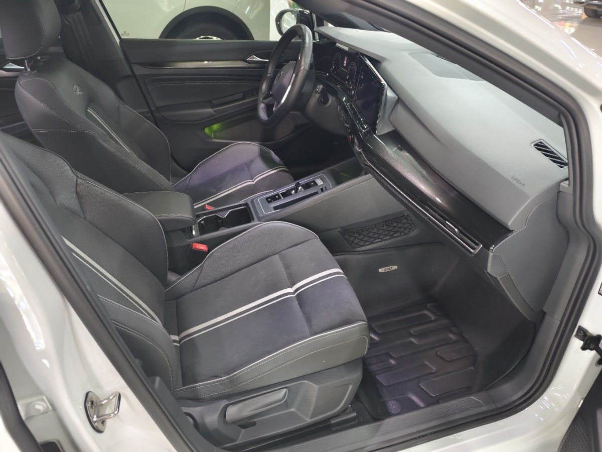 Volkswagen Golf 2022 car image #4