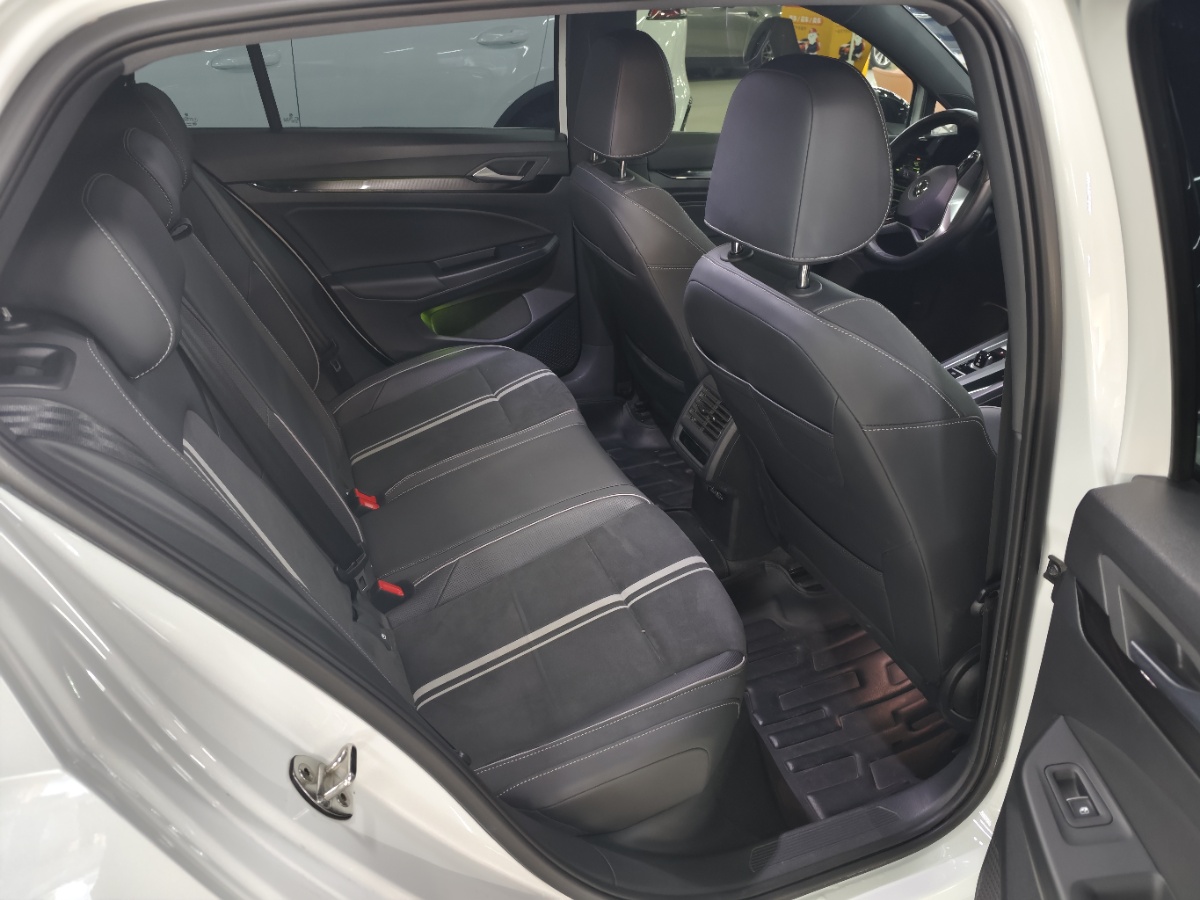 Volkswagen Golf 2022 car image #5