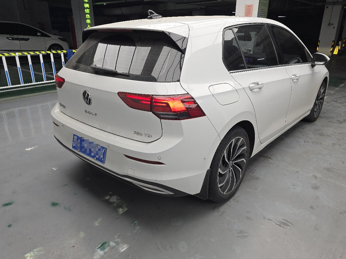 Volkswagen Golf 2022 car image #4