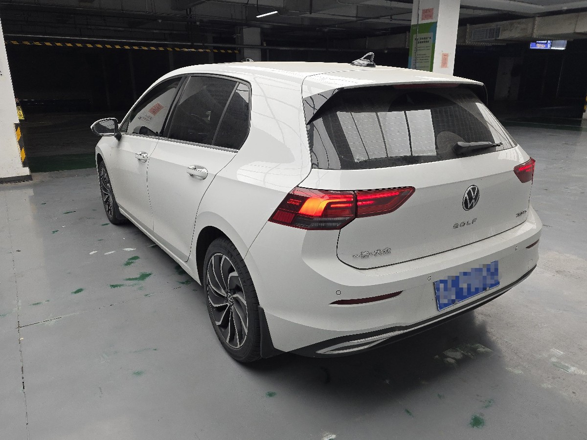 Volkswagen Golf 2022 car image #5