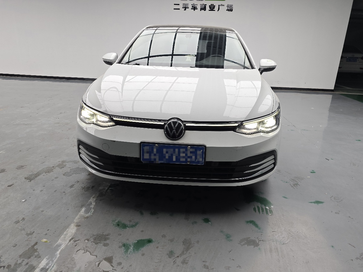 Volkswagen Golf 2022 car image #2
