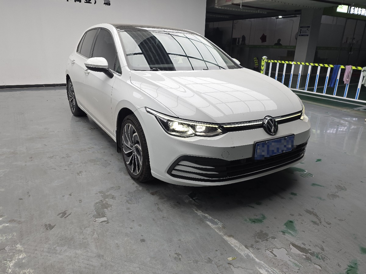 Volkswagen Golf 2022 car image #3