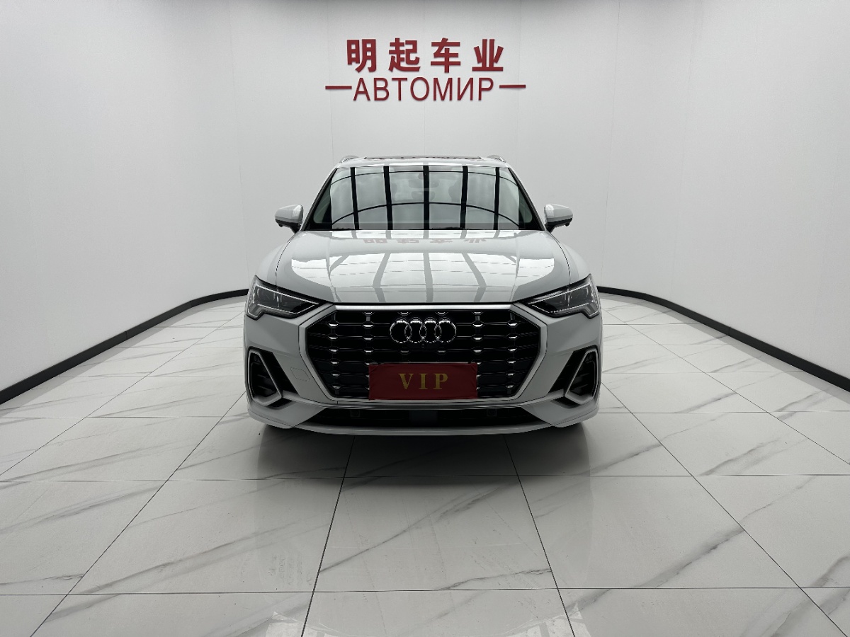 Audi Q3 2023 car image #2