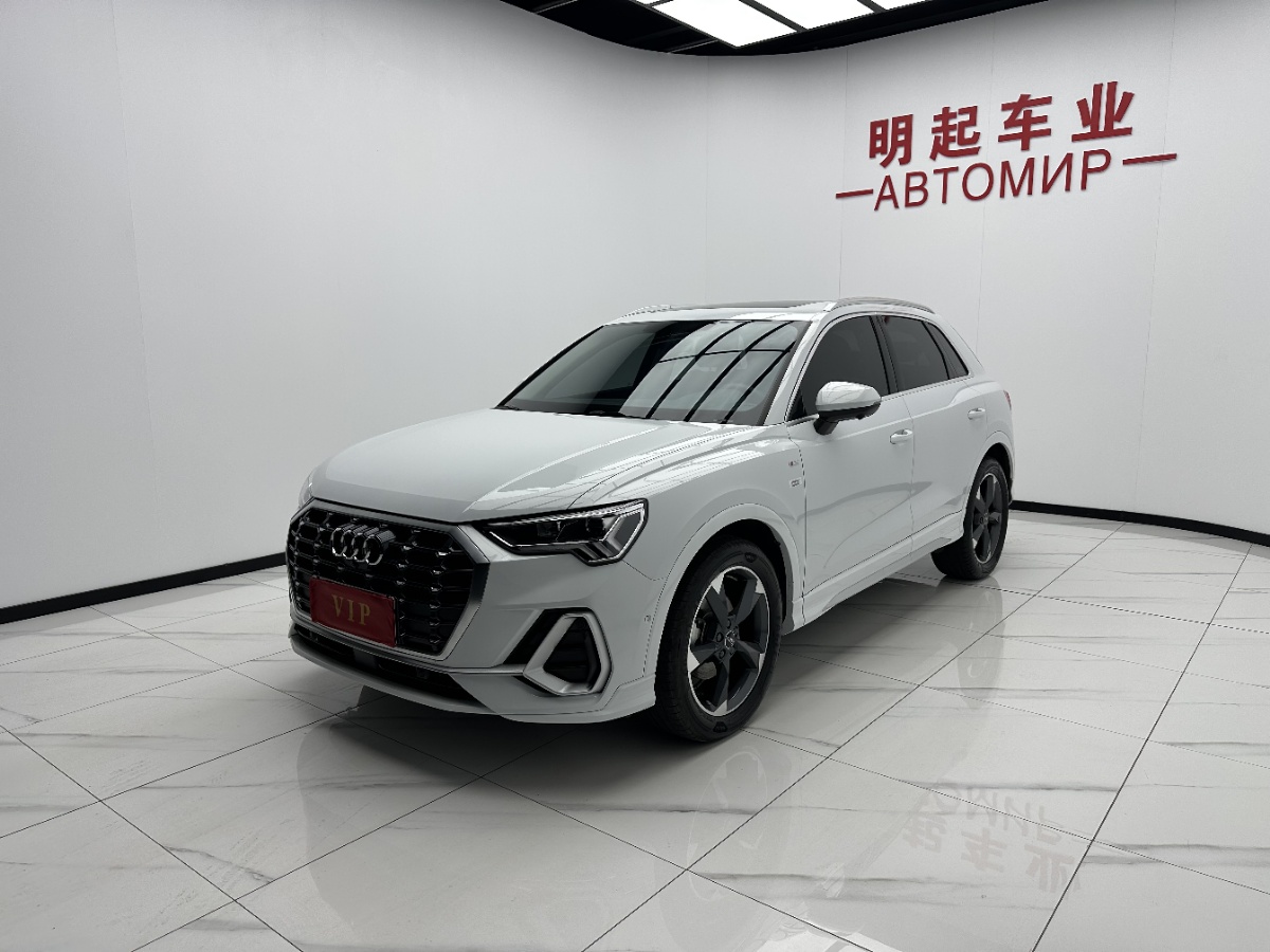 Audi Q3 2023 car image #4