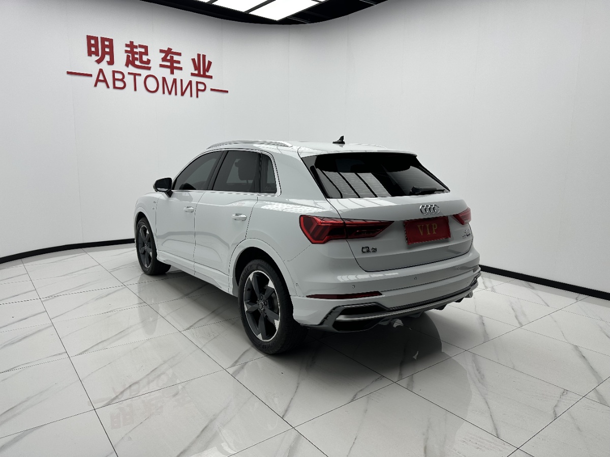 Audi Q3 2023 car image #8