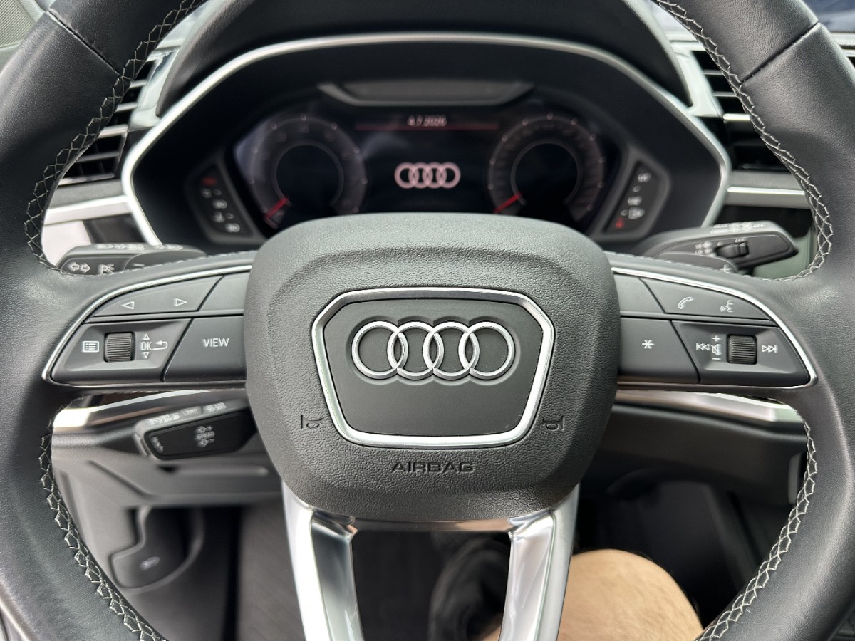 Audi Q3 2023 car image #13