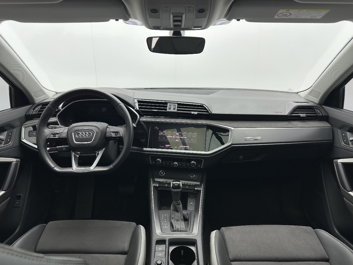 Audi Q3 2023 car image #7