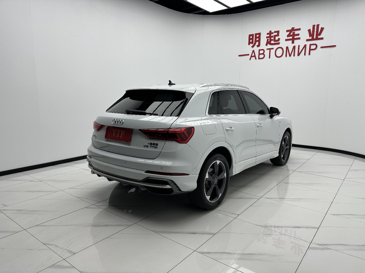 Audi Q3 2023 car image #9