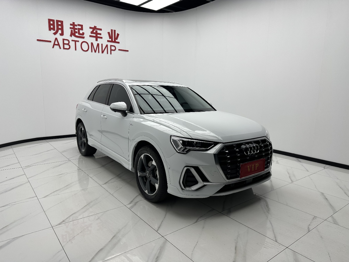 Audi Q3 2023 car image #3