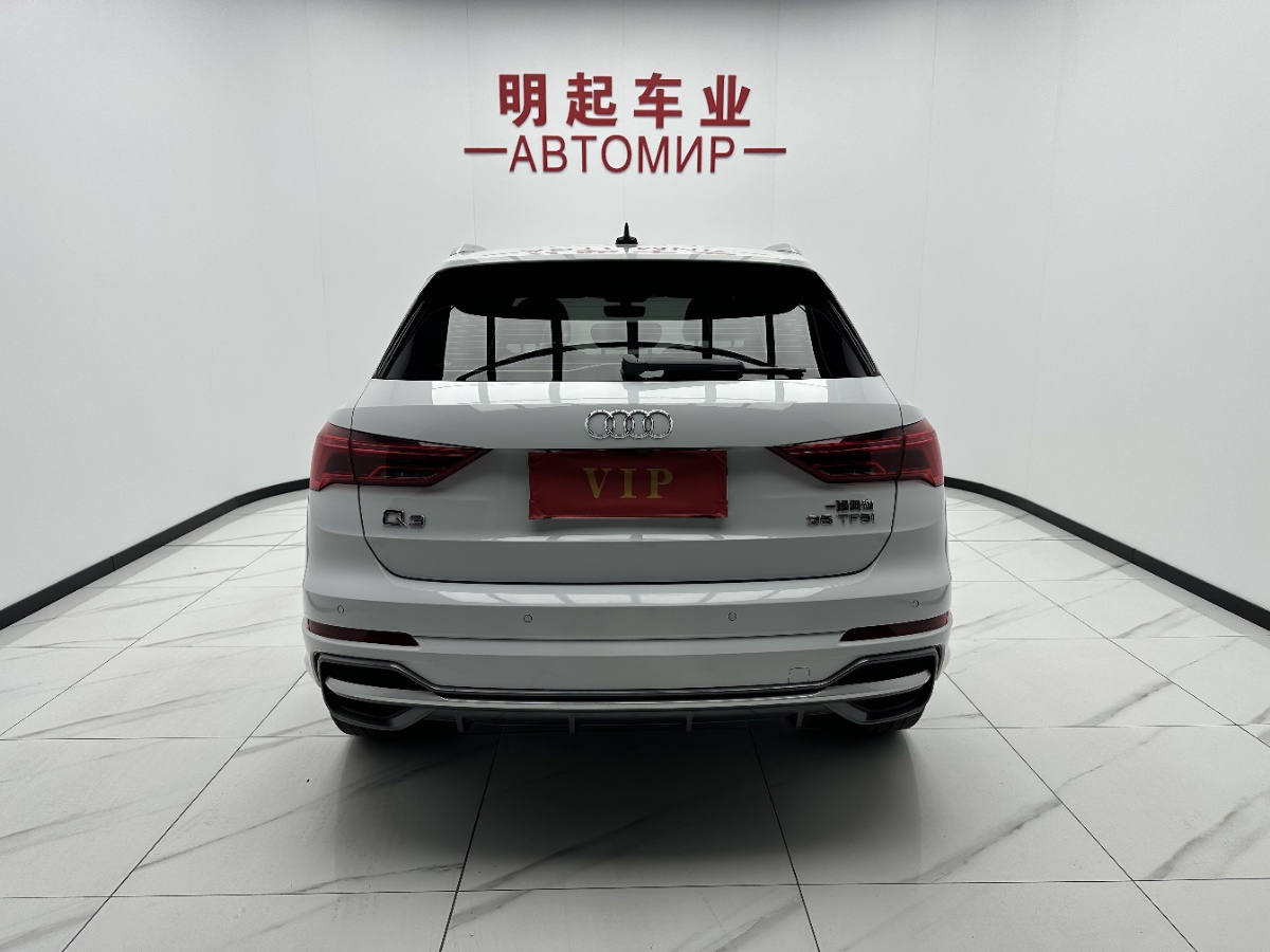 Audi Q3 2023 car image #10