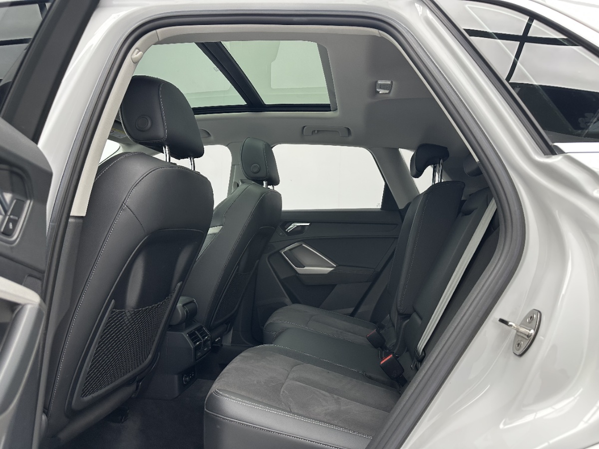 Audi Q3 2023 car image #6