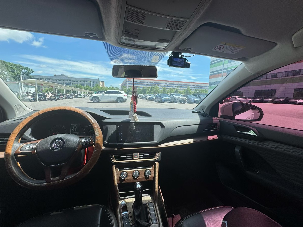 Volkswagen Tharu 2019 car image #5