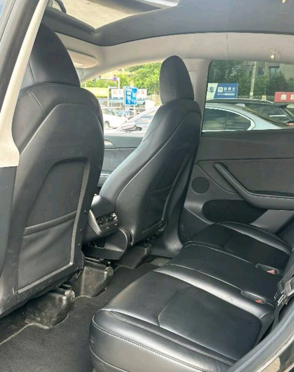 Tesla Model Y 2022 #4 Tesla Model Y 2022 car image #4