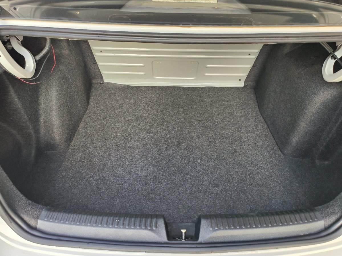 Volkswagen Santana 2017 car image #13