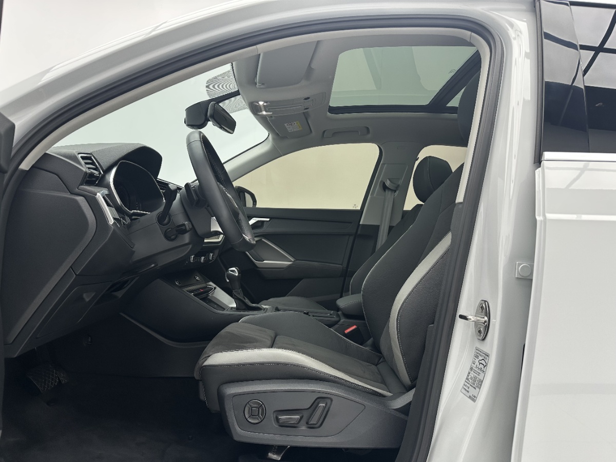 Audi Q3 2023 #5 Audi Q3 2023 car image #5