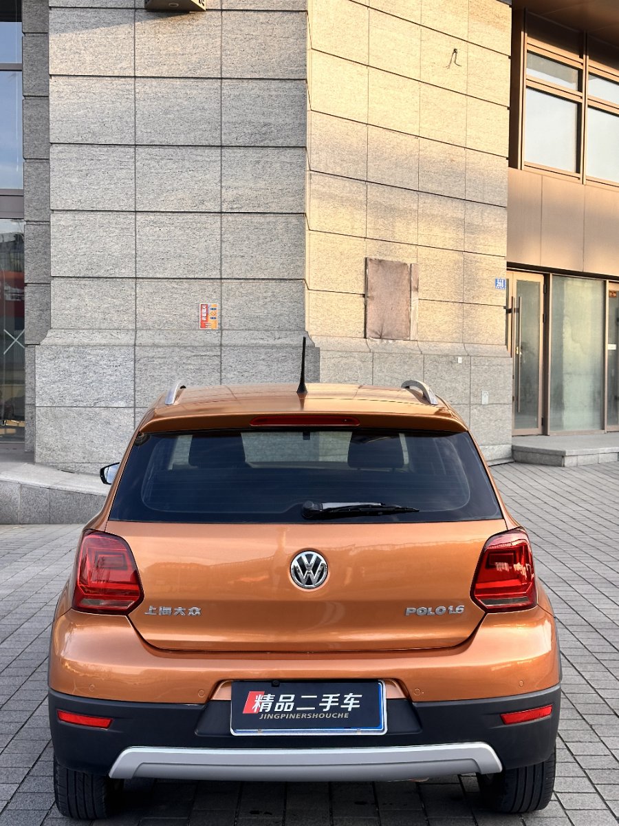Volkswagen Polo 2015 car image #5