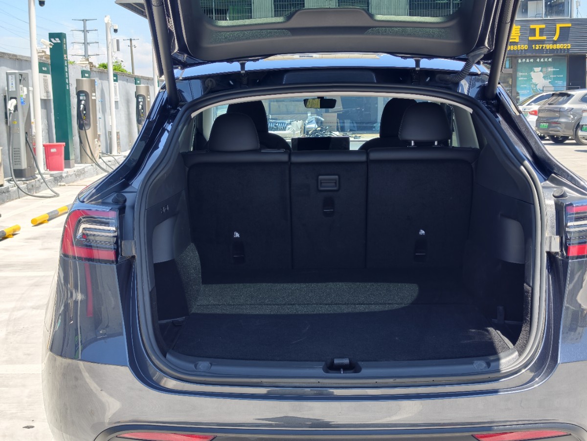 Tesla Model Y 2024 #13 Tesla Model Y 2024 car image #13