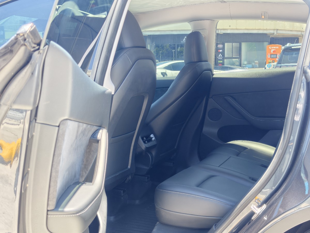 Tesla Model Y 2024 #4 Tesla Model Y 2024 car image #4