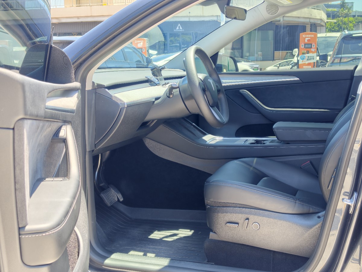 Tesla Model Y 2024 #7 Tesla Model Y 2024 car image #7