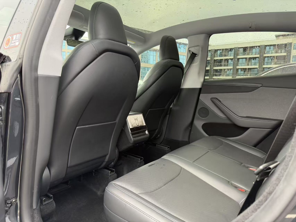 Tesla Model Y 2025 #5 Tesla Model Y 2025 car image #5