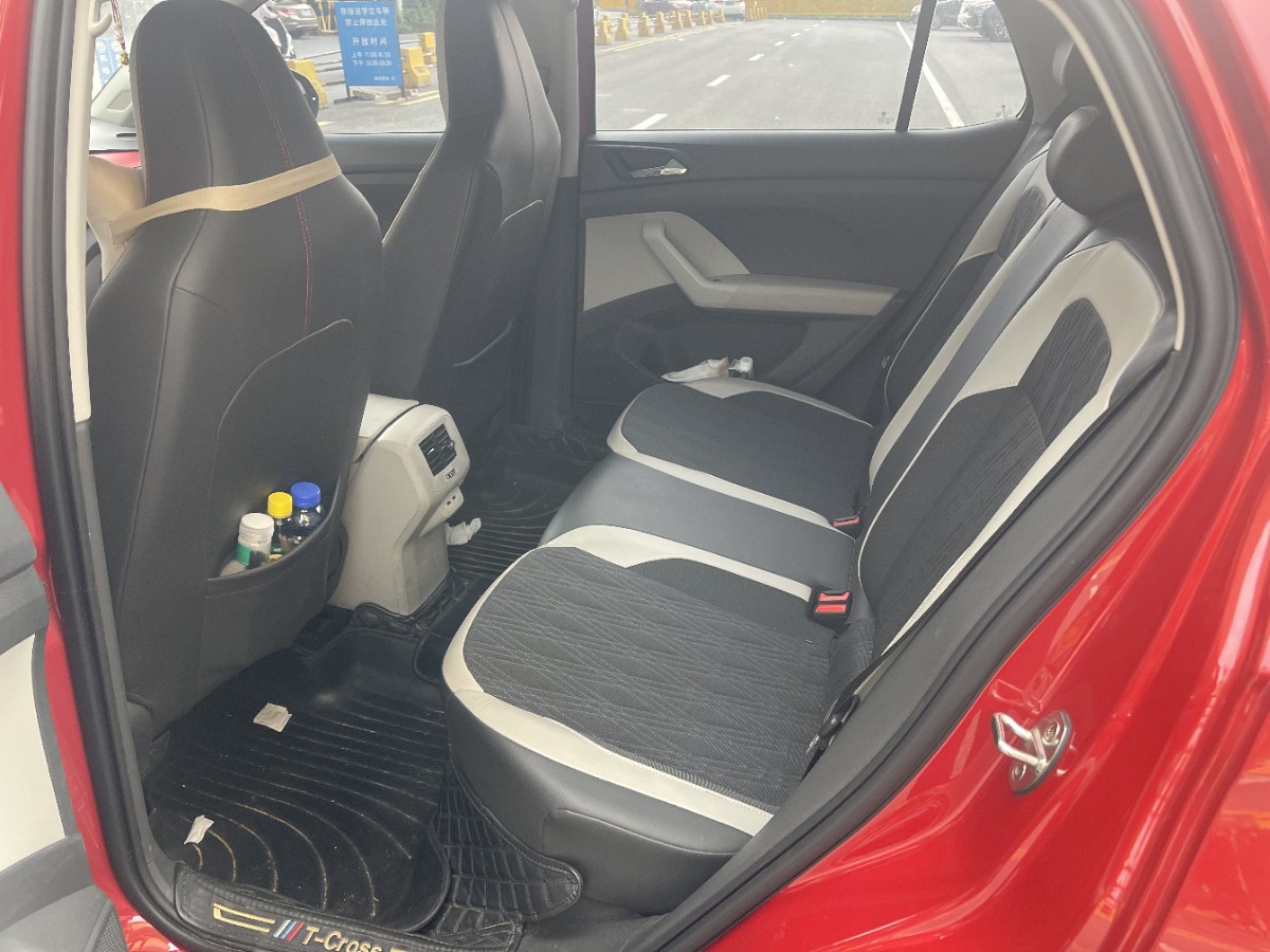 Volkswagen T-Cross 2019 car image #7