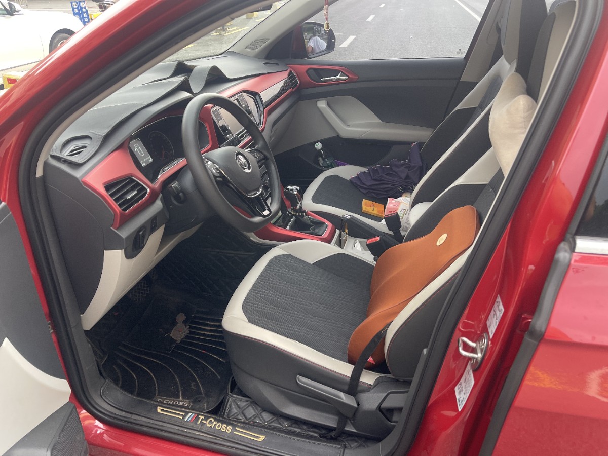Volkswagen T-Cross 2019 car image #10