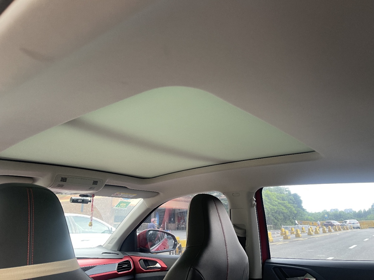 Volkswagen T-Cross 2019 car image #8