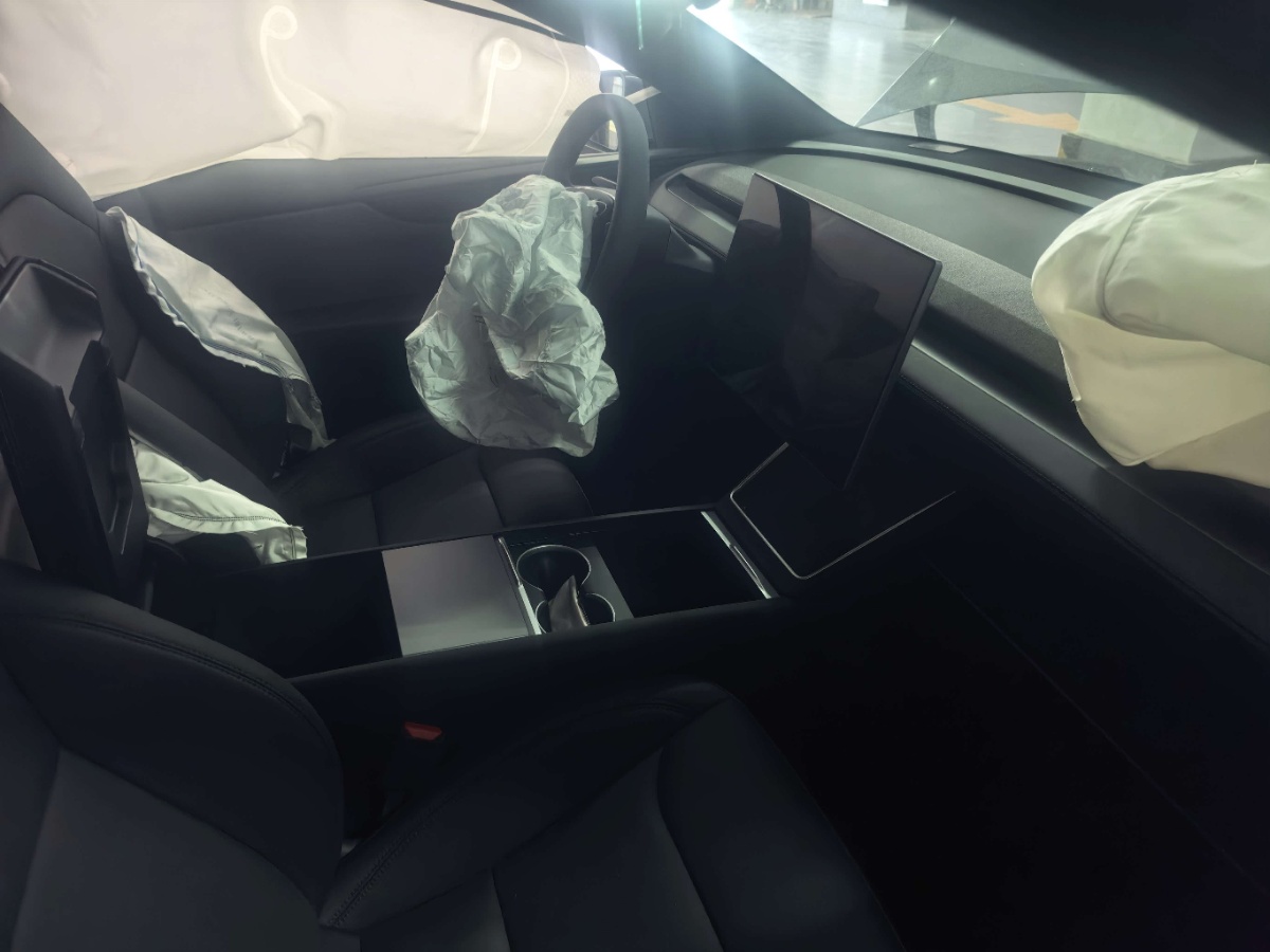 Tesla Model Y 2026 #4 Tesla Model Y 2026 car image #4