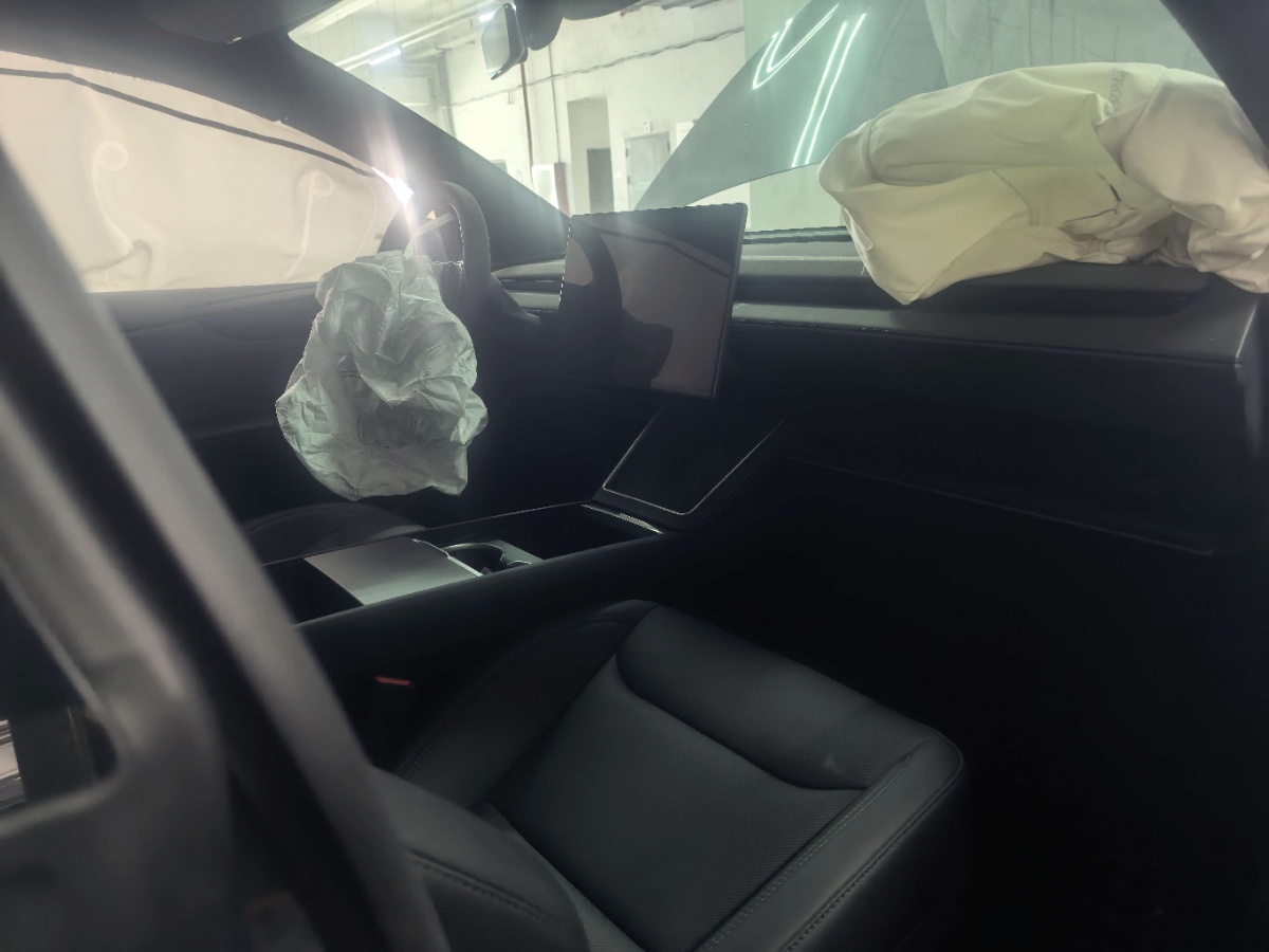 Tesla Model Y 2026 #5 Tesla Model Y 2026 car image #5
