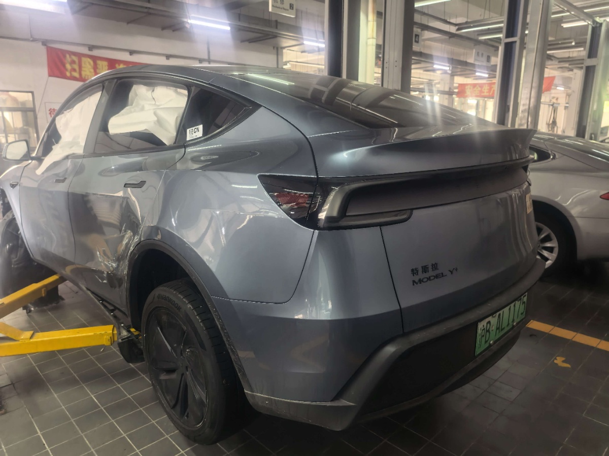 Tesla Model Y 2026 #2 Tesla Model Y 2026 car image #2