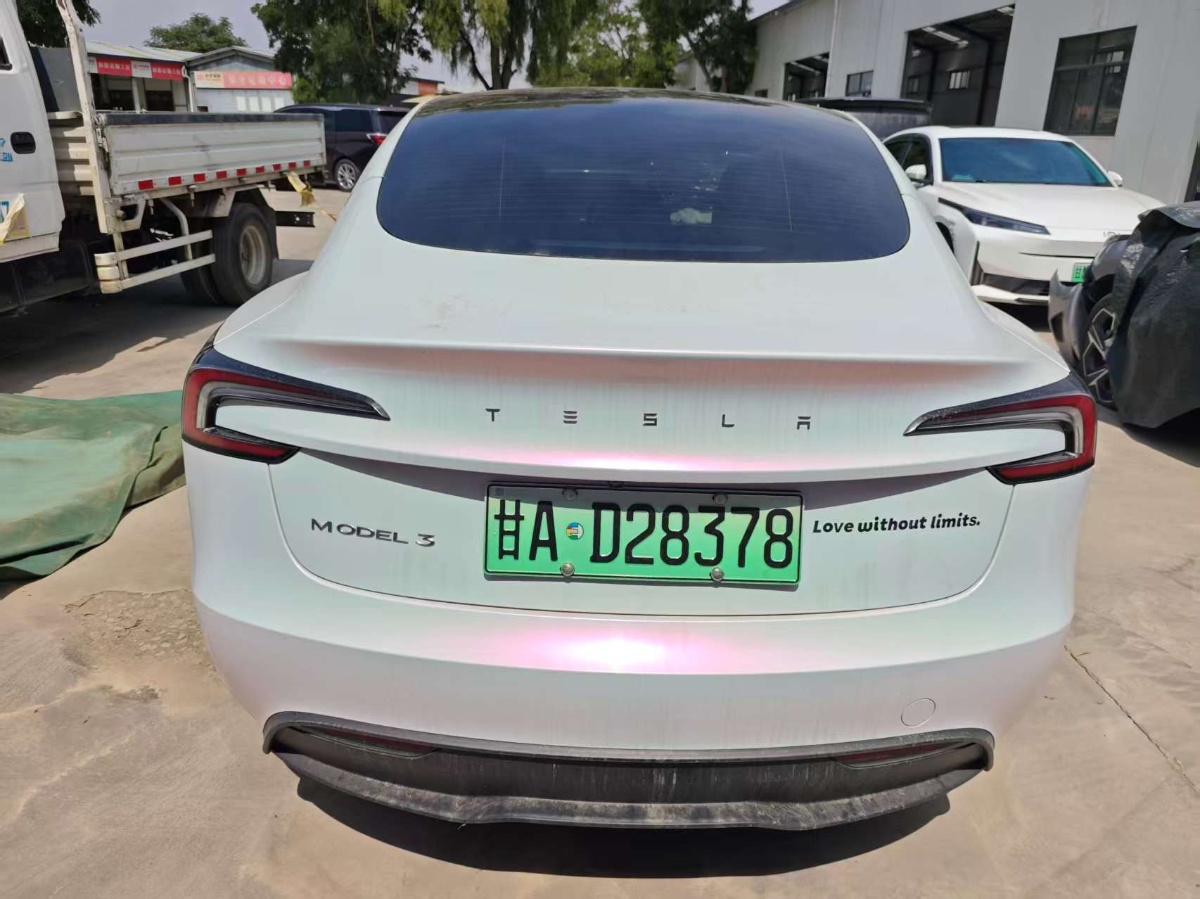 Tesla Model 3 2025 car image #2