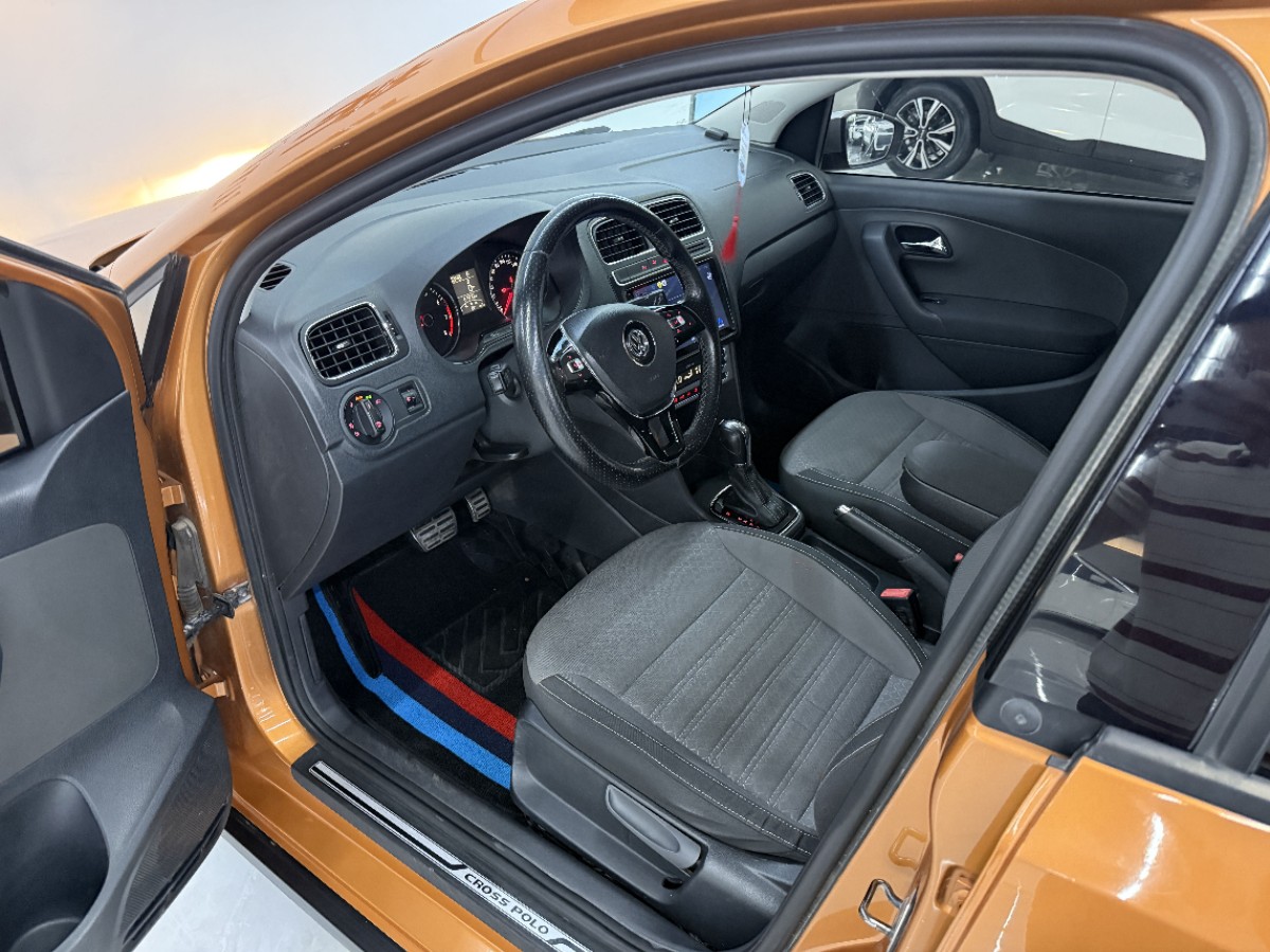 Volkswagen Polo 2016 car image #4