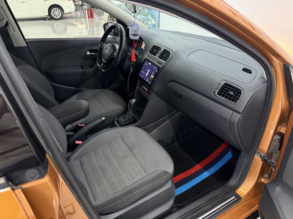 Volkswagen Polo 2016 car image #7
