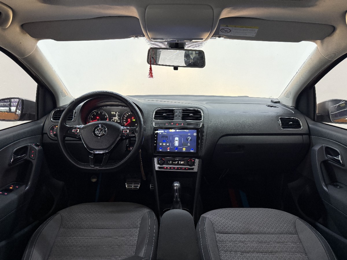 Volkswagen Polo 2016 car image #11