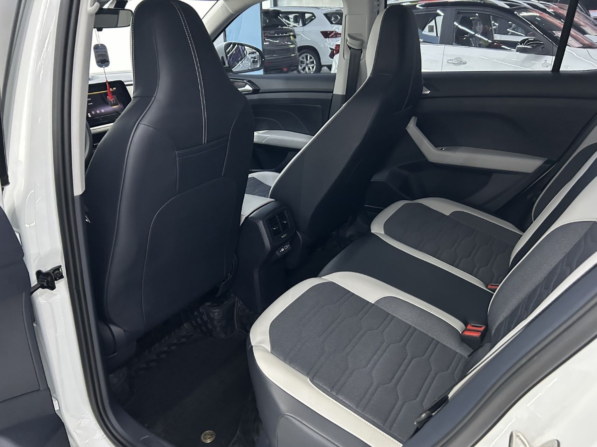 Volkswagen Tharu 2024 car image #7