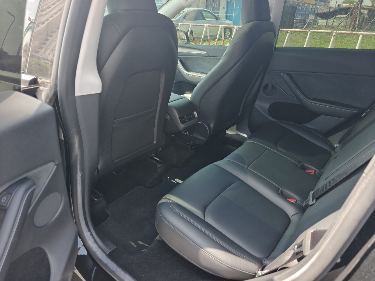 Tesla Model Y 2023 #5 Tesla Model Y 2023 car image #5