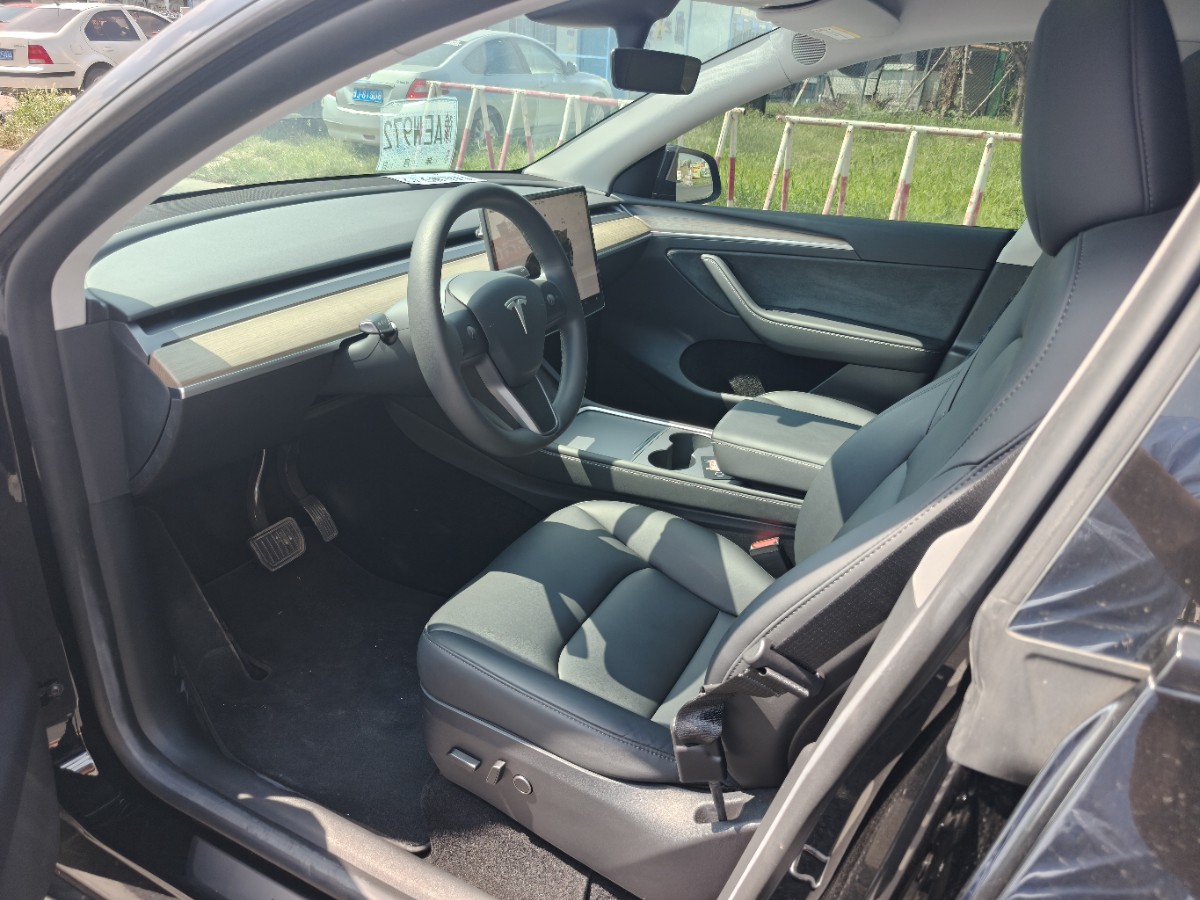 Tesla Model Y 2023 #9 Tesla Model Y 2023 car image #9