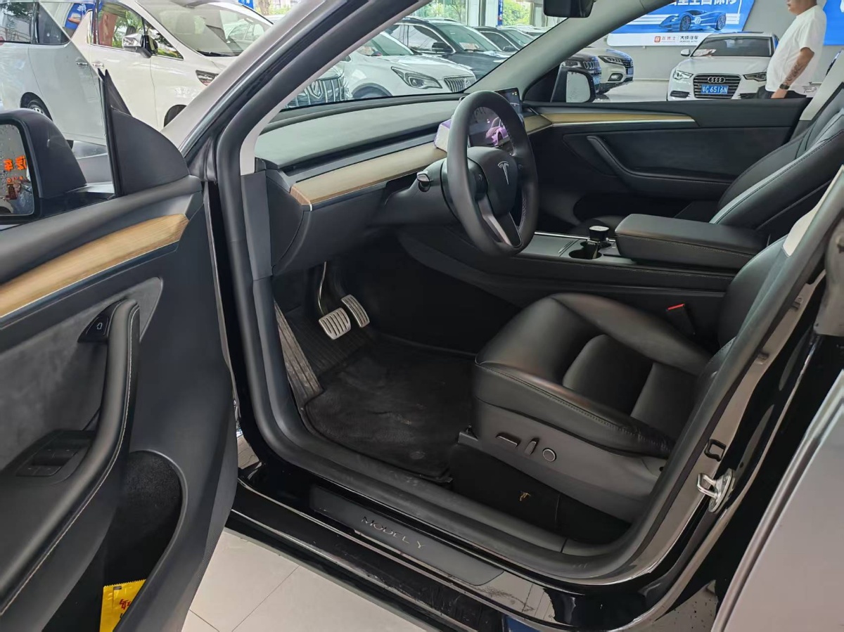 Tesla Model Y 2023 #5 Tesla Model Y 2023 immagine di auto #5