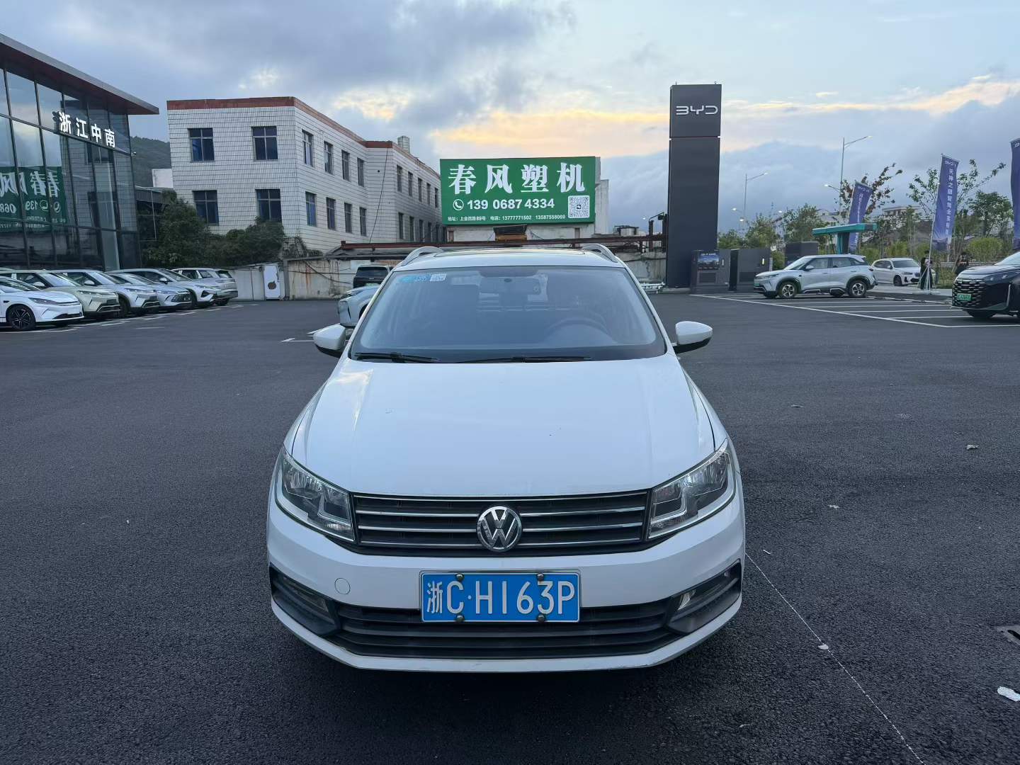 Volkswagen Santana 2018 car image #2