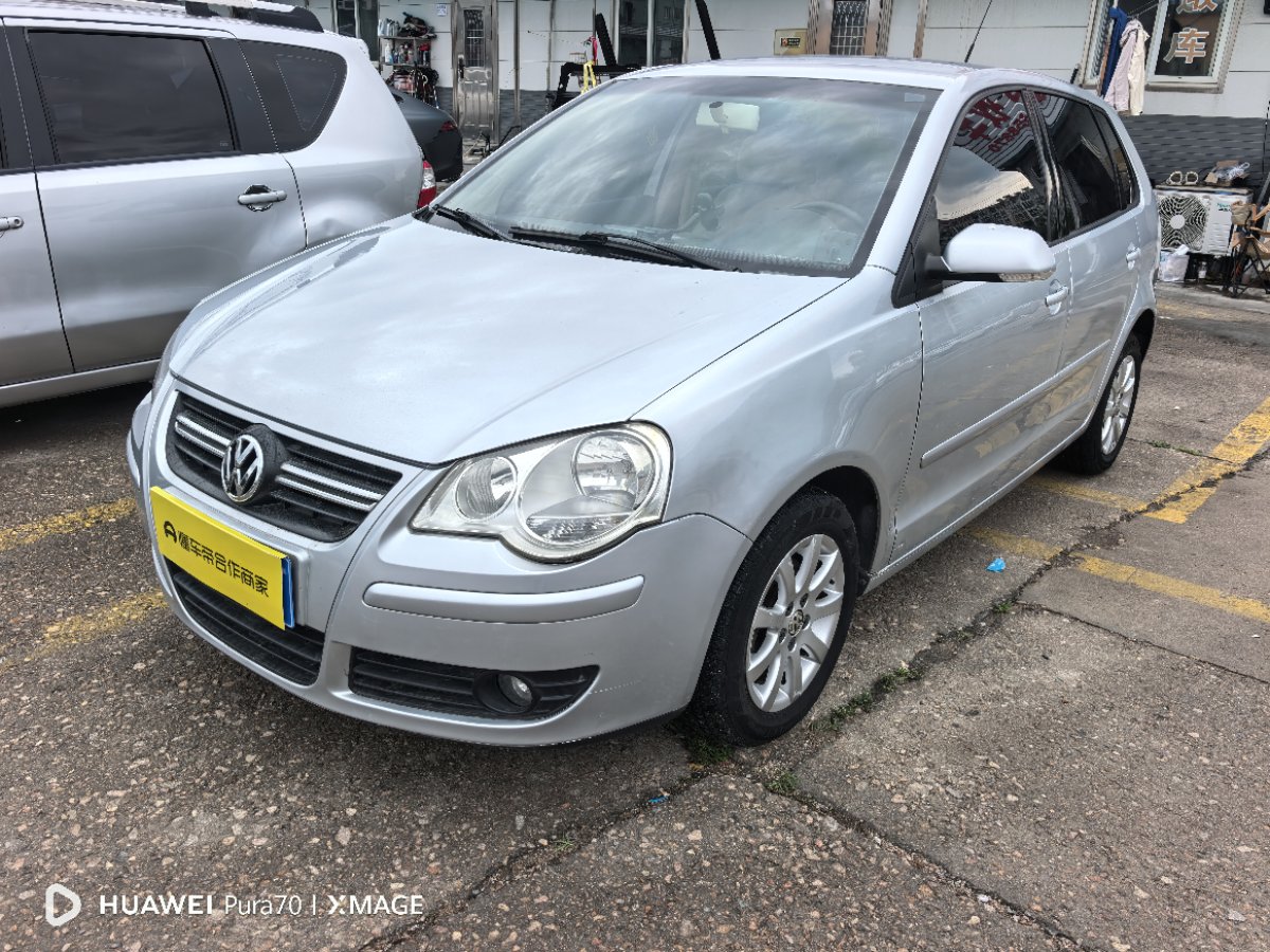 Volkswagen Polo 2010 car image 