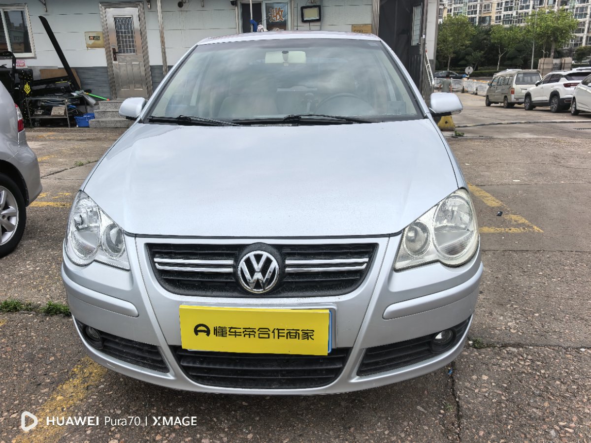 Volkswagen Polo 2010 car image #2