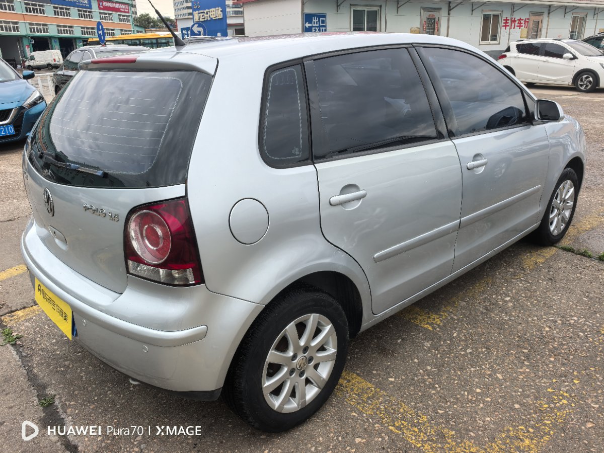 Volkswagen Polo 2010 car image #4