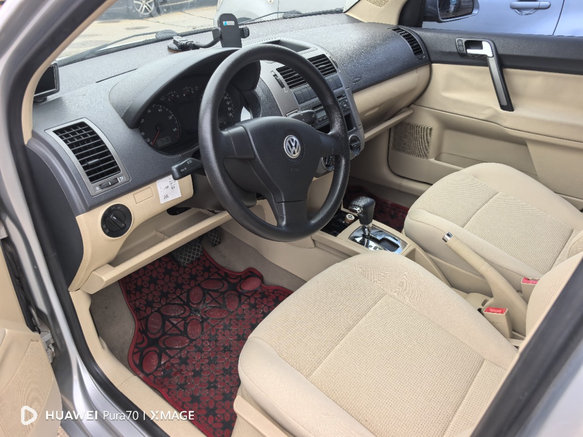 Volkswagen Polo 2010 car image #7
