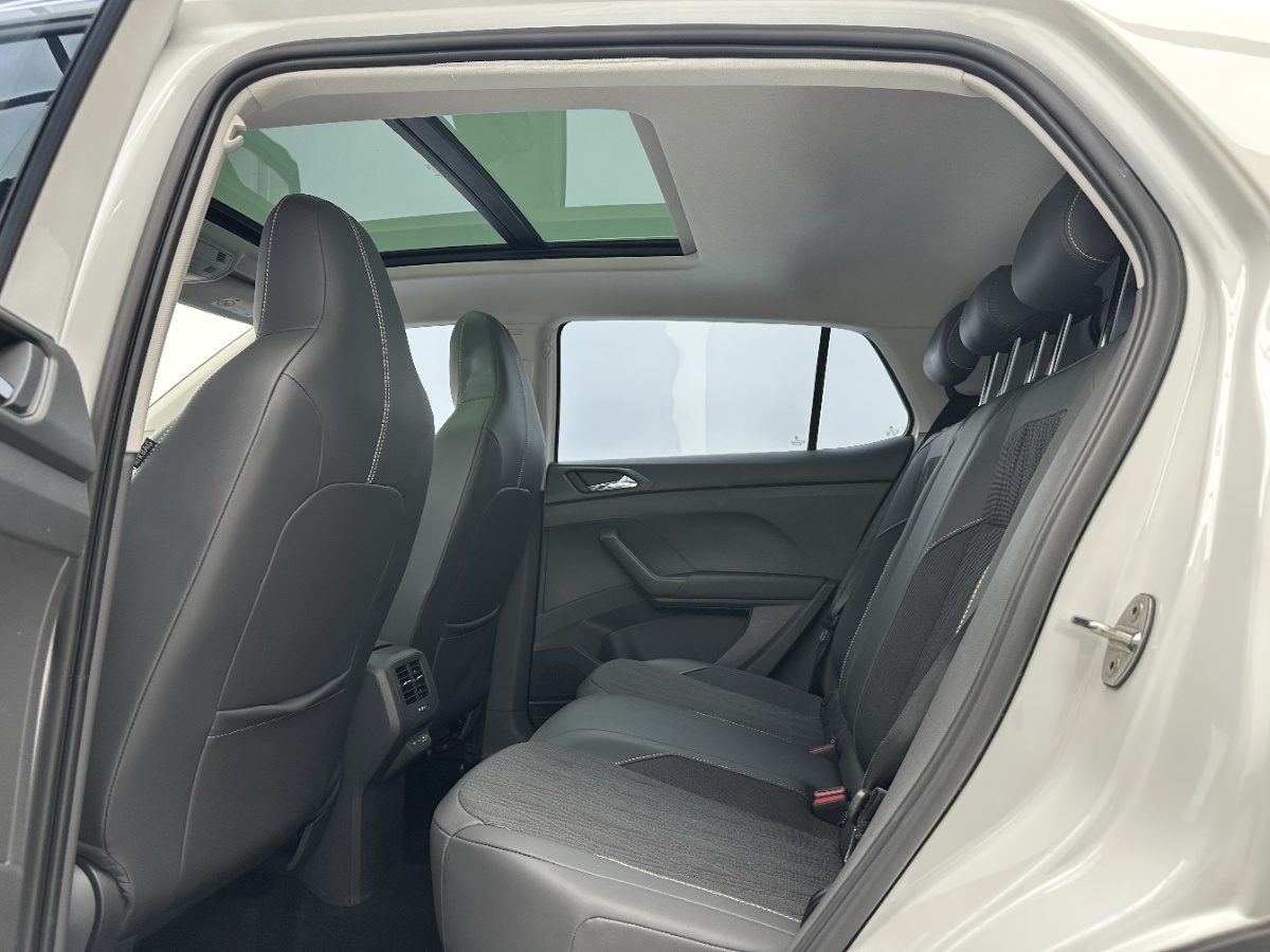 Volkswagen T-Cross 2022 car image #6