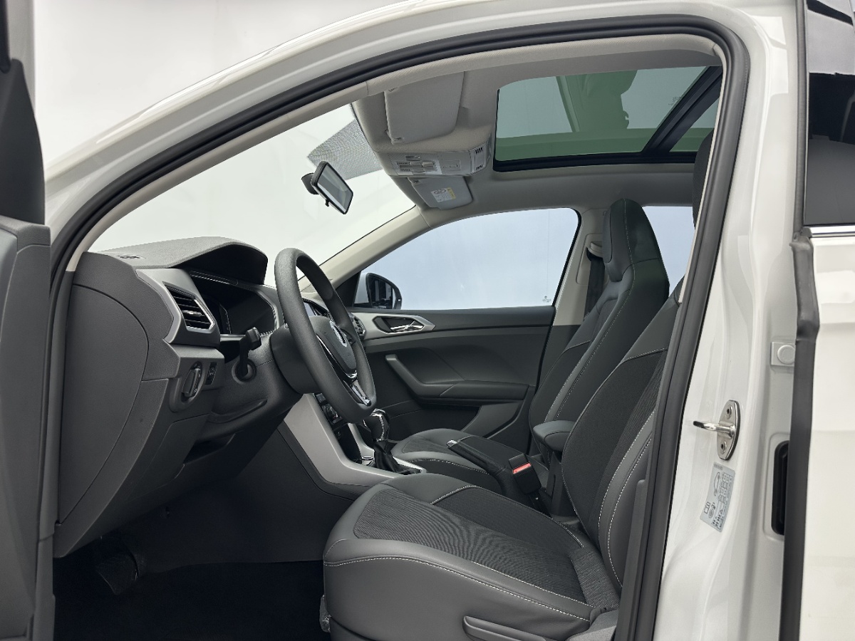Volkswagen T-Cross 2022 car image #5