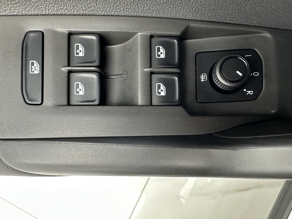 Volkswagen T-Cross 2022 car image #12