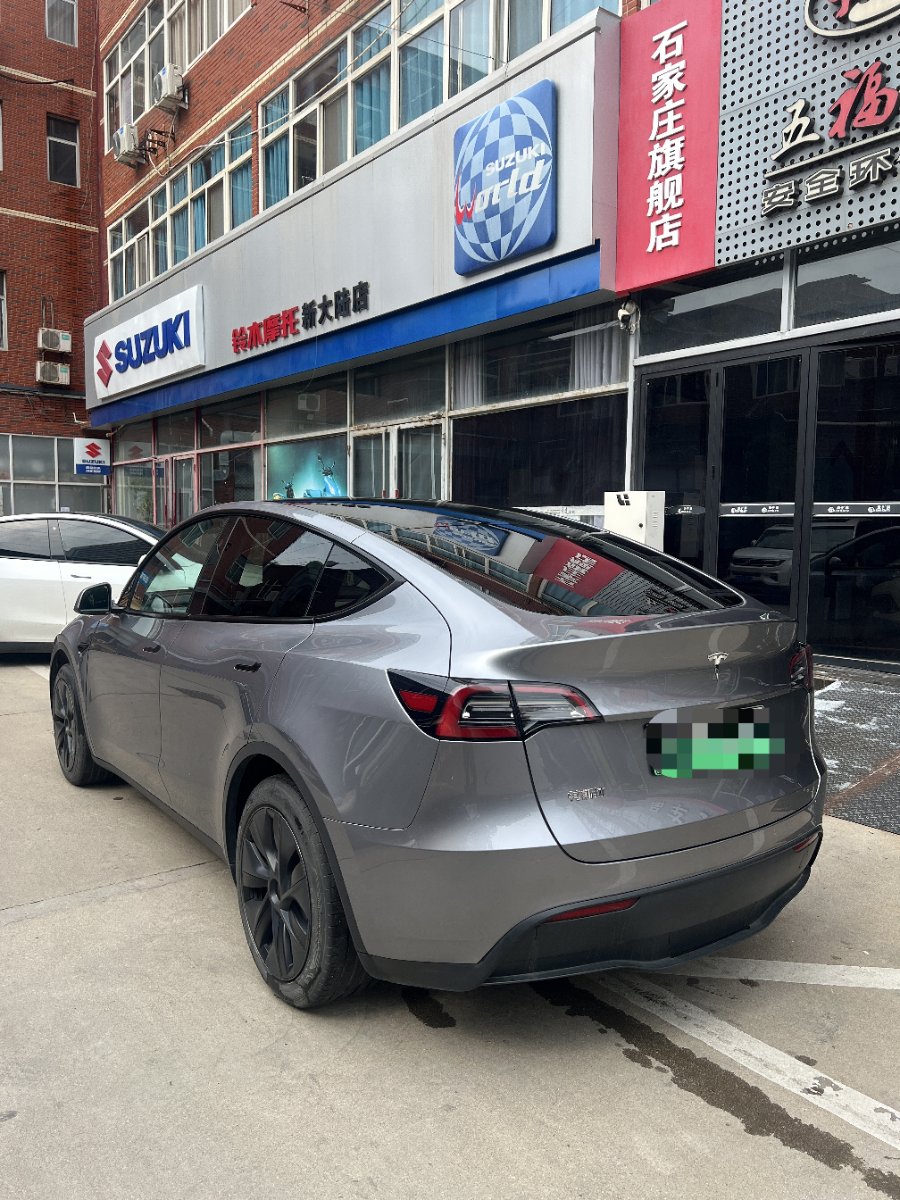 Tesla Model Y 2024 car image #4